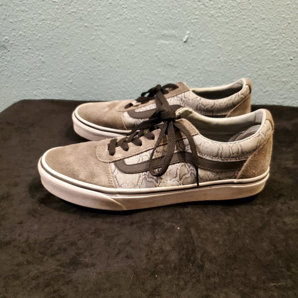 Snake Vans 8.5